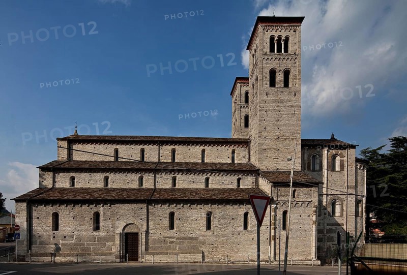 Italy Como Church of San Abbondio View from south with two-storey apse Choir and choir flank towers Main construction period 12th century, St., Saint, Saint