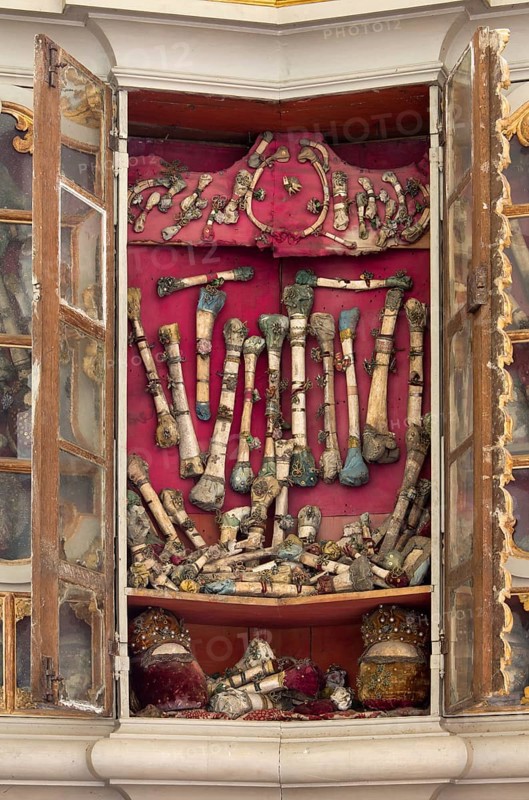 Reliquaries in the choir, St., Saint, Saint