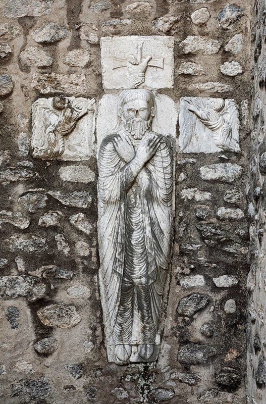 Abadia de Santa Maria d'Arles, Sainte-Marie-de-Vallespir, L'església de Santa Maria es va tornar a consagrar el 1157, claustre S XIII, The Holy Sepulchre in the Abbey of Sainte-Marie, Relics of the Holy Martyrs Abdon and Sennen, St., Saint, Saint