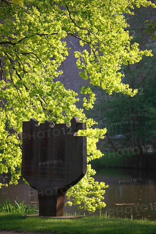 Moyland, castle park in spring