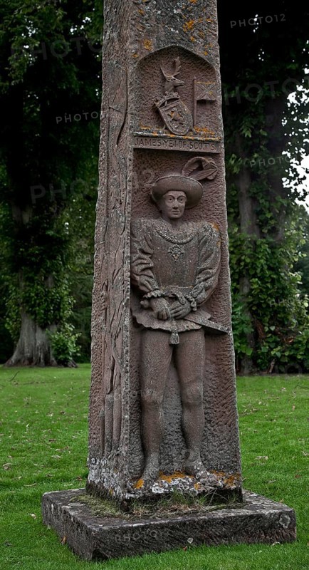Obelisk with high relief of the sitter in elegant traditional costume, coat of arms and Scottish flag at the top
