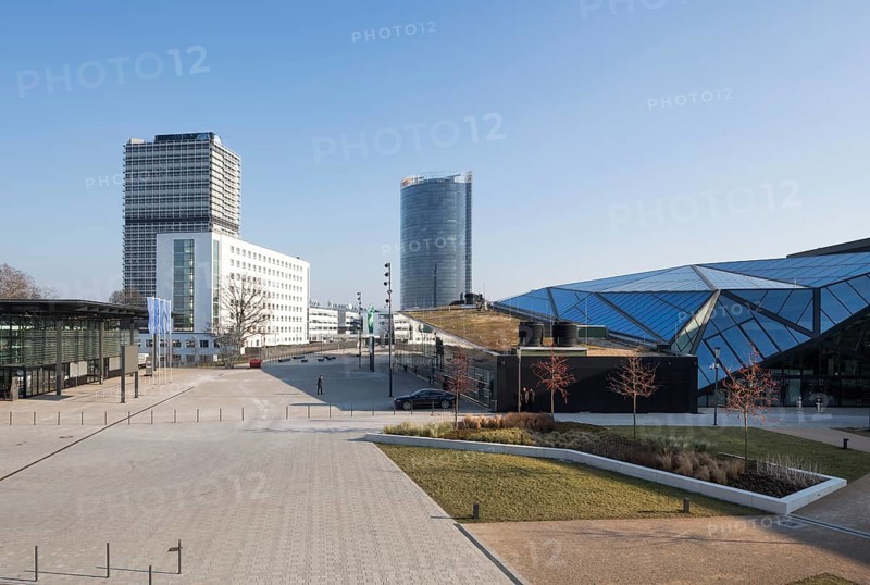 Bonn, government district (federal district, parliament district), United Nations Square, Bundeshaus, Langer Eugen and Posttower, on the right congress centre World Conference Center