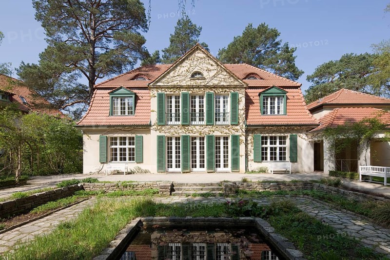 Garden side with sunken garden, the only surviving garden design by Ludwig Mies van der Rohe in Germany