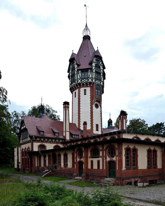 Heating house and power station 1898-1908, southern part with water tower, 44 metres high from the north-east