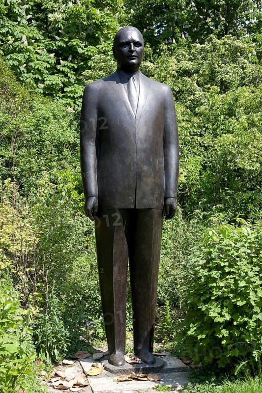 Bronze sculpture Georges Pompidou