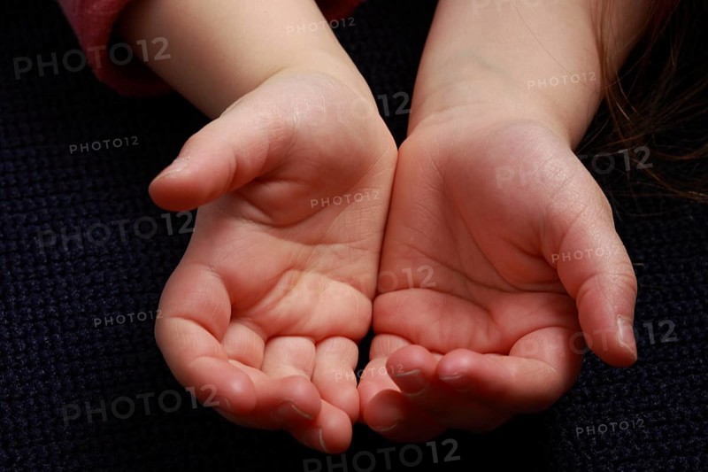 Hand of a child, 5 fingers, 5 fingers, thumb, receive, palm, hands, fingertips, finger-tip, hand hold up, beggar, tactile, middle finger, ring finger, little finger, open hands