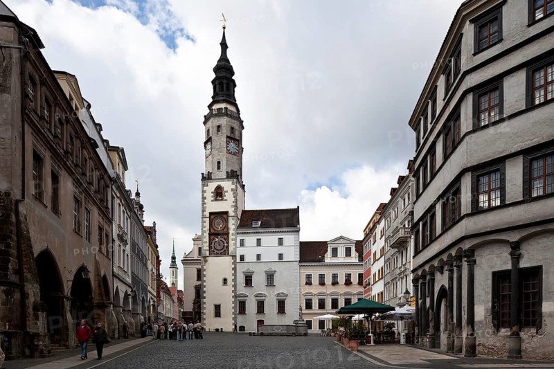 Southern part to the west, town hall at the back, scales on the right