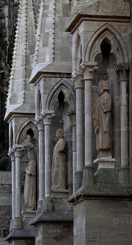 Sculptures of a crowned virgin, a youth and a king in the buttress canopies on the north side of the 3 western nave bays, St., Sankt, Saint