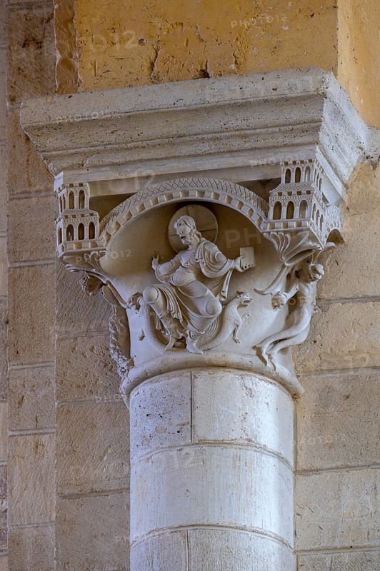 Plaimpied-Givaudins, Church of Saint-Martin from 1080, capital with the Temptation of Christ, Master of Plaimpied