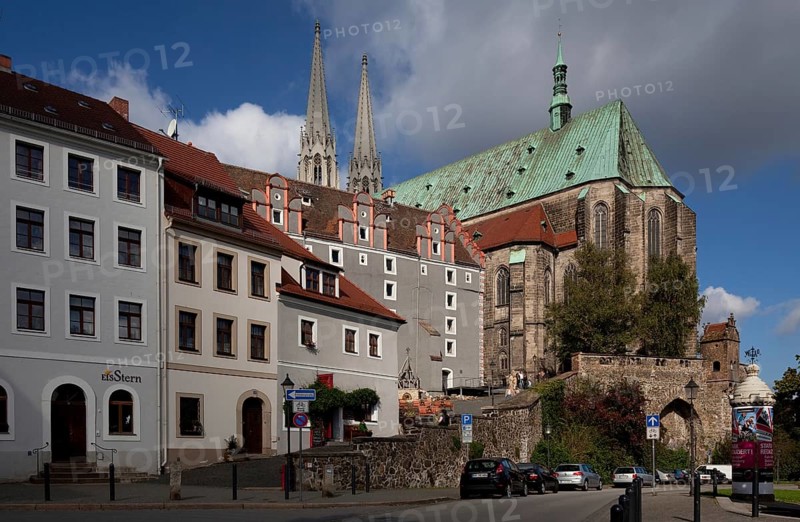 Waidhaus and St Peter's Church from the south-east, the Waidhaus originally belonged to the Vogtshof and had the so-called Eberhard's Tower until 1426. The building burnt down in 1479. It was used as a school until 1530 in front of it was converted into a staple house for the cloth dye Waid, St., Sankt, Saint