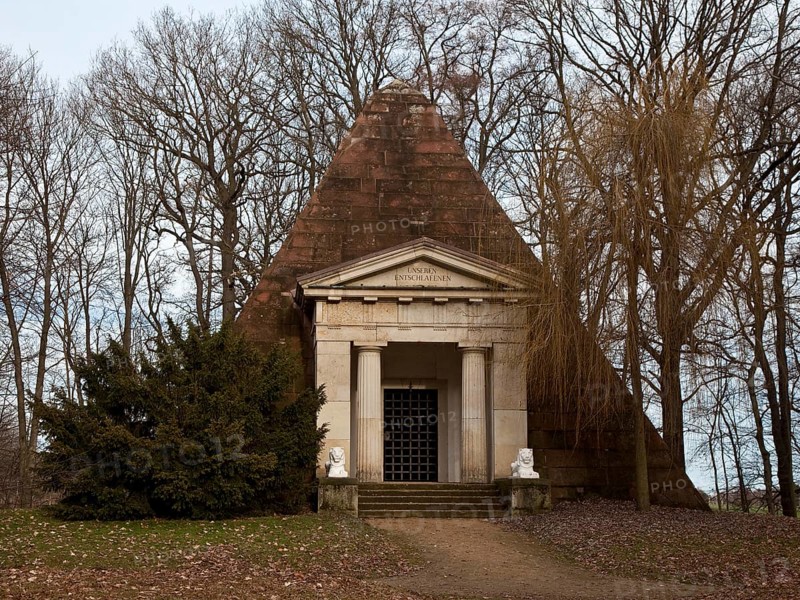 Machern b Leipzig Castle Park Pyramid 58700 Built in 1792, intended as a mausoleum but never used
