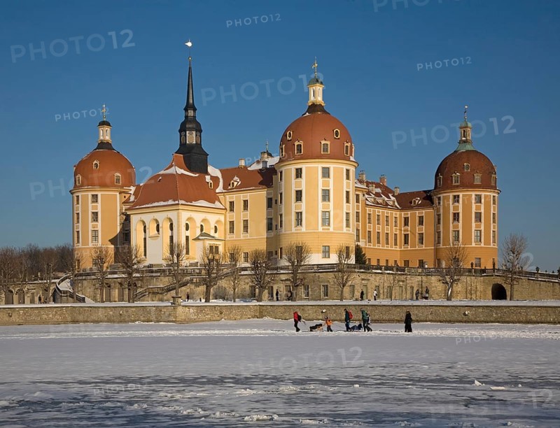 Winter, tobogganing on the frozen lake, sledging, tobogganing, winter sports