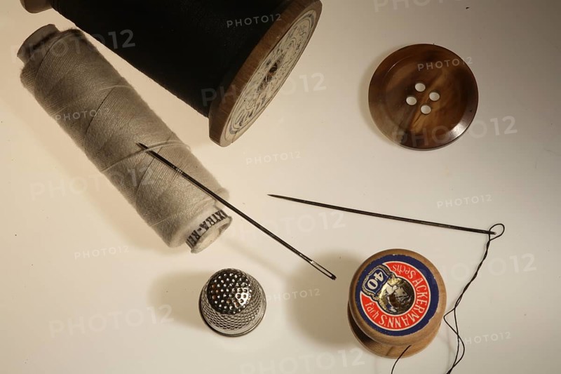 Sewing need, needle, thimble, button, knob, ? pin?, sewing thread, sewing-thread, sew on button, sew, sew