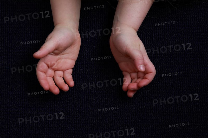 Hand of a child, 5 fingers, 5 fingers, thumb, receive, palm, hands, fingertips, finger-tip, hold up hand, beggar, tactile, middle finger, ring finger, little finger, clap, clapper, applause