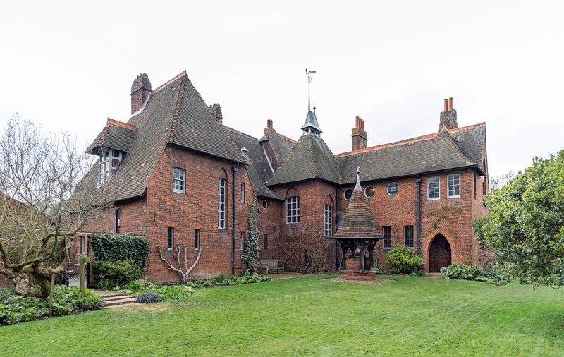 Bexleyheath near London, Red House, residence of William Morris. Built in 1859 by Philipp Webb, interior design by William Morris in the style of the Arts and Crafts Movement, view from south-east
