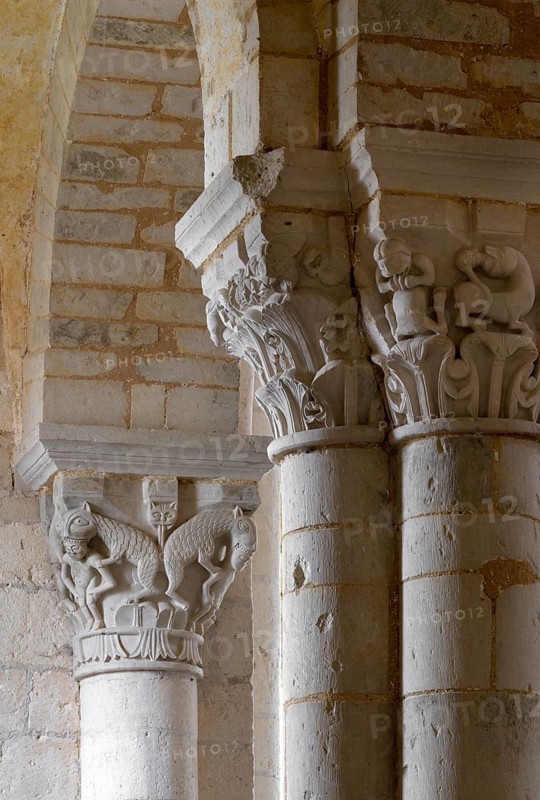 Plaimpied-Givaudins, Saint-Martin church from 1080, capital with mythical creature