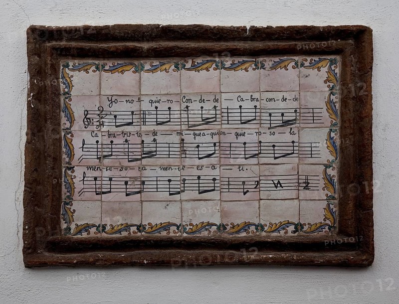 Cordoba, tile painting in the Jewish quarter. Song verse in text and notes painted on tiles in the style of a memorial plaque on a façade in the Jewish quarter