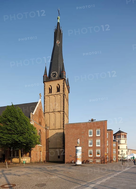 View from the north, behind the castle tower, St., Sankt, Saint