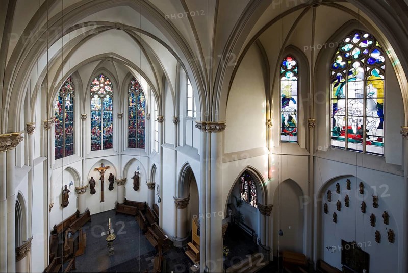 Choir and south transept with windows by Anna Schneider-Lang and Hermann Gottfried, St., Sankt, Saint