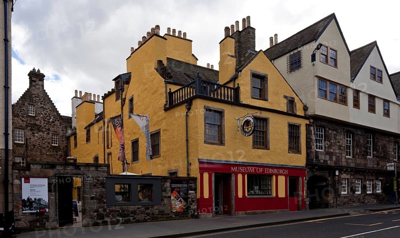 Plastered half-timbered building from around 1570, street frontage at Canongate No 140