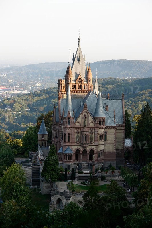 Built between 1882 and 1884 in historicist style as a residence for the stockbroker, banker and later Baron Stephan von Sarter (1833-1902)