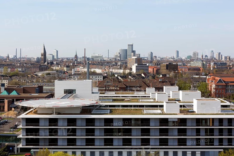 Centre for Operative Medicine II with helipad, in the background Düsseldorf city centre