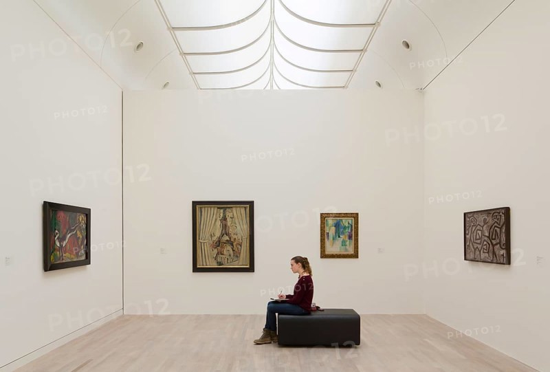 K20 at Grabbeplatz, Dissing+Weitling architects 1986, interior with works by Franz Marc, Robert Delaunay, Paul Klee, drawing student