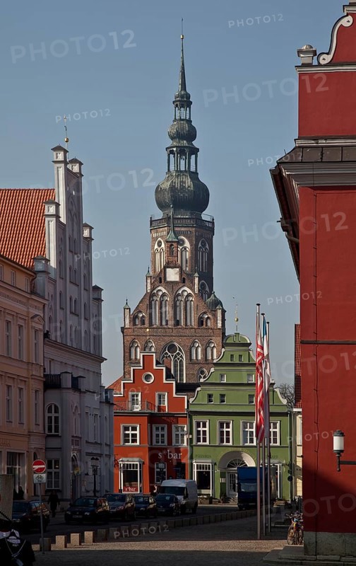 View from the market westwards to St. Nikolai Cathedral, with the town hall gable on the right, St., Sankt, Saint
