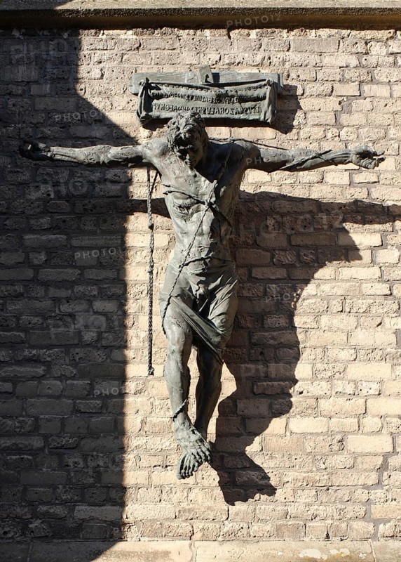 Christ by Bert Gerresheim on the east wall, St., Sankt, Saint