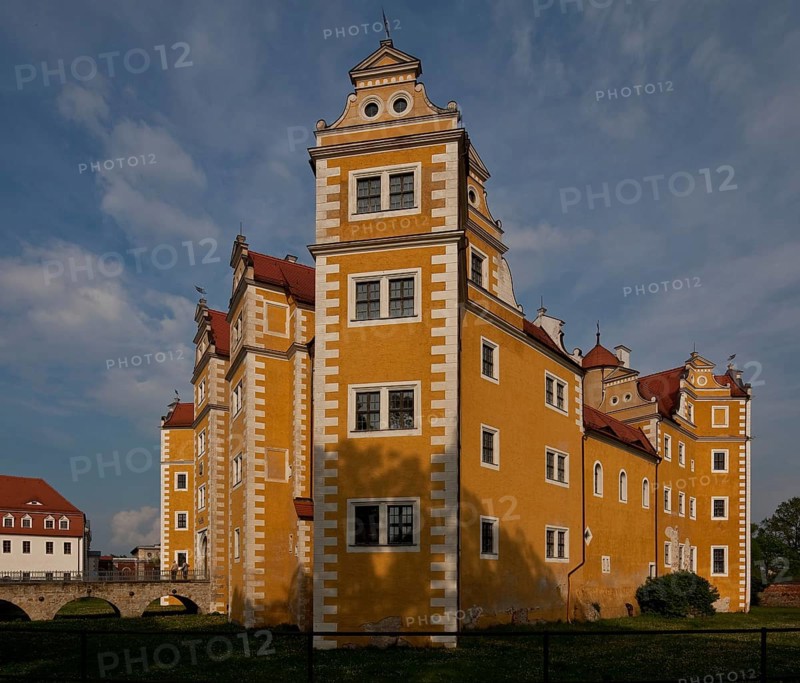 Annaburg, residence and hunting lodge, later widow's seat 1572-78 by Christoph Tendler Three-winged complex with covered walkway at the end View from the west