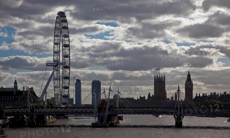 Left: LONDON EYE built 1999 height 135 m, centre: Houses of Parliament 1839-1888, front: Hungerford Bridge