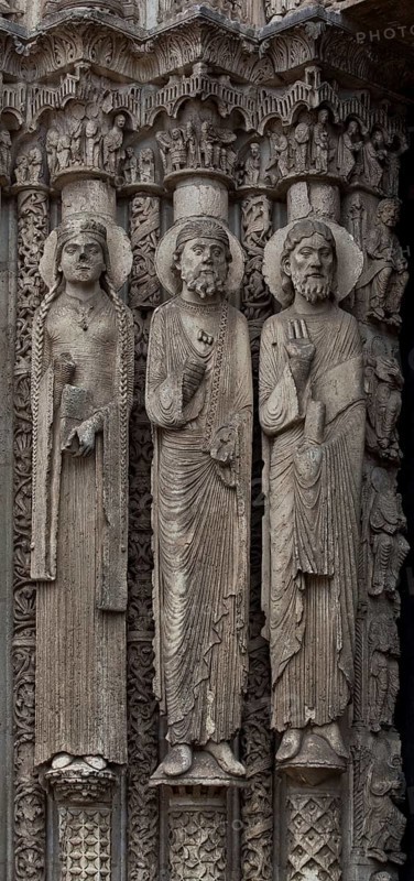 1195-1260 Main construction period, west façade, royal portals 1145-70 with biblical kings, queens, prophets and others as mural figures, St., Sankt, Saint