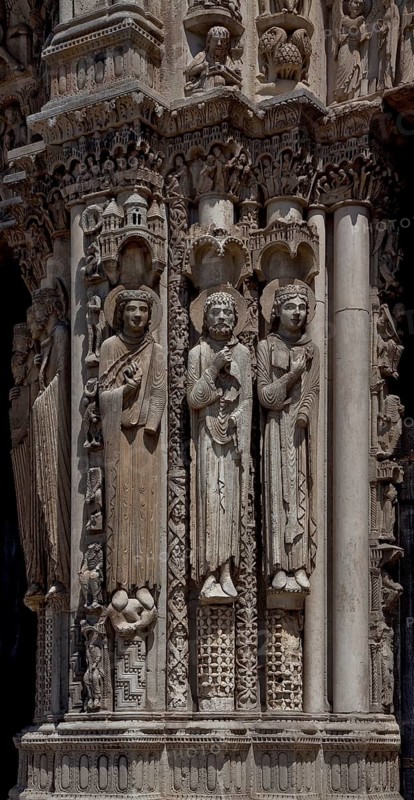 1195-1260 Main construction period, west façade, royal portals 1145-70 with biblical kings, queens, prophets and others as mural figures, St., Sankt, Saint