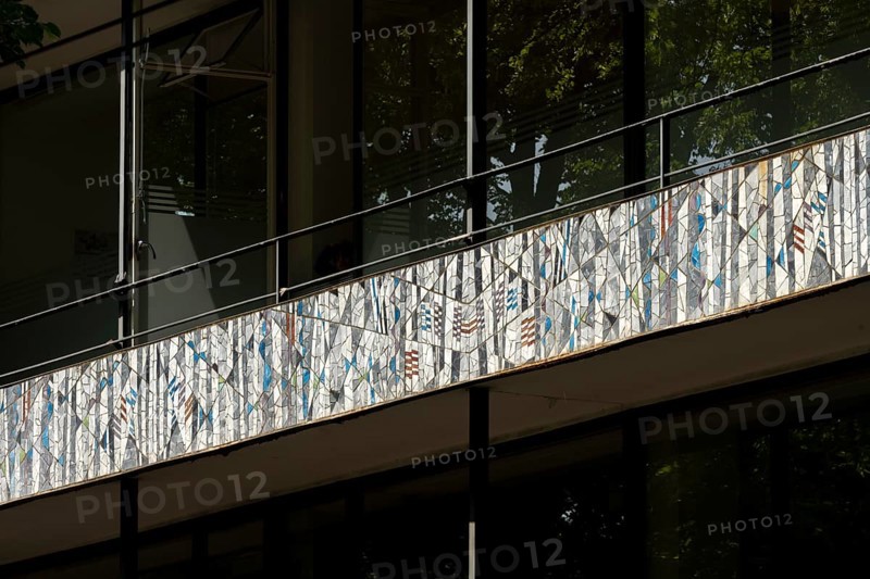 Krefeld, Ostwall 70-75, commercial building with reliefs on the balcony parapets by Curth Georg Becker. Built in 1957 by Karl Nothelfer