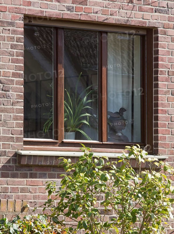 Former Steinert House, built in 1929 by Hans Poelzig, windows on west side with original colour scheme