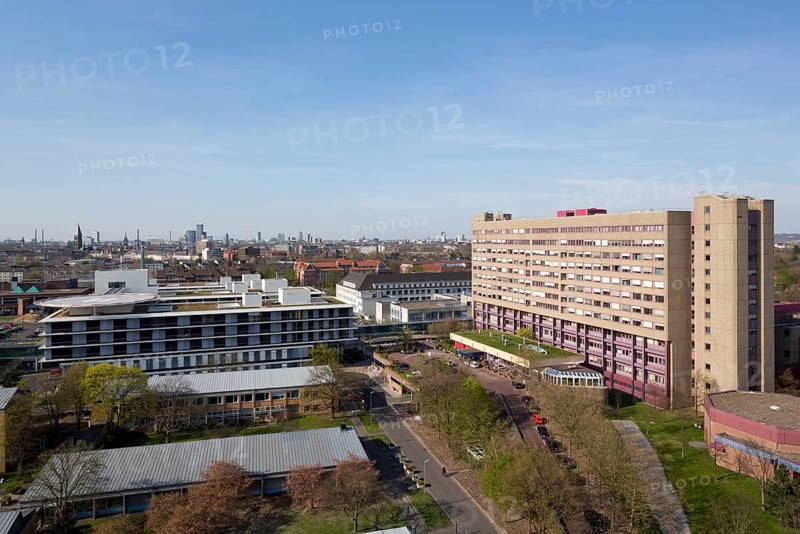 Centre for Operative Medicine II with helipad, in the background Düsseldorf city centre, on the right hospital tower Medical-Neurological-Radiological Clinic (MNR Clinic)