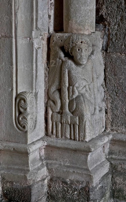Collegiate church, west portal, male figure at the base of a column, St., Sankt, Saint