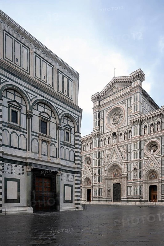 Florence, Firenze, Cathedral, Duomo Santa Maria del Fiore, Baptistery San Giovanni from southwest, behind the cathedral facade