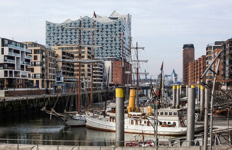 Hamburg, Elbphilharmonie, distant view from the east over the Sandtor harbour, designed by Herzog & de Meuron, built 2007-2016