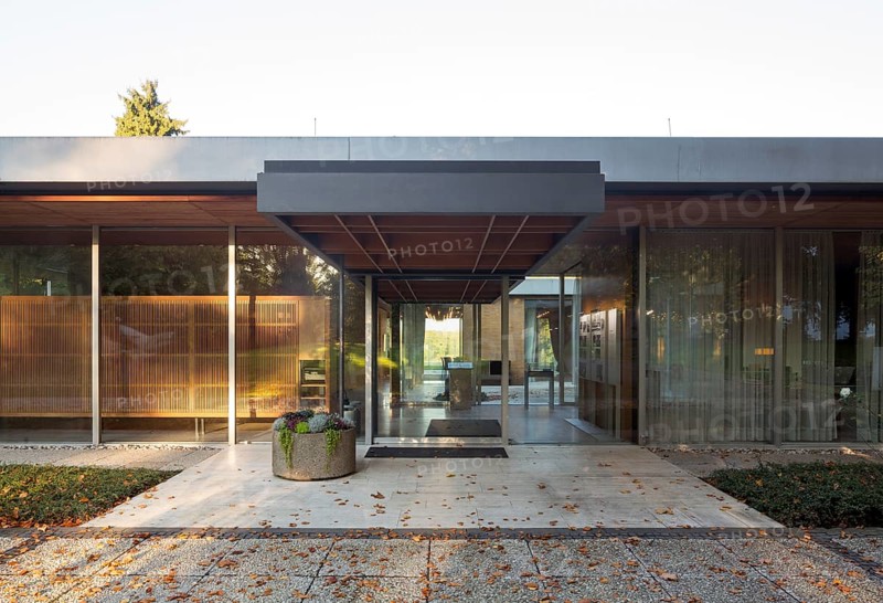 Chancellor's bungalow, built in 1963 by Sep Rup, park by Hermann Mattern, entrance area on the west side