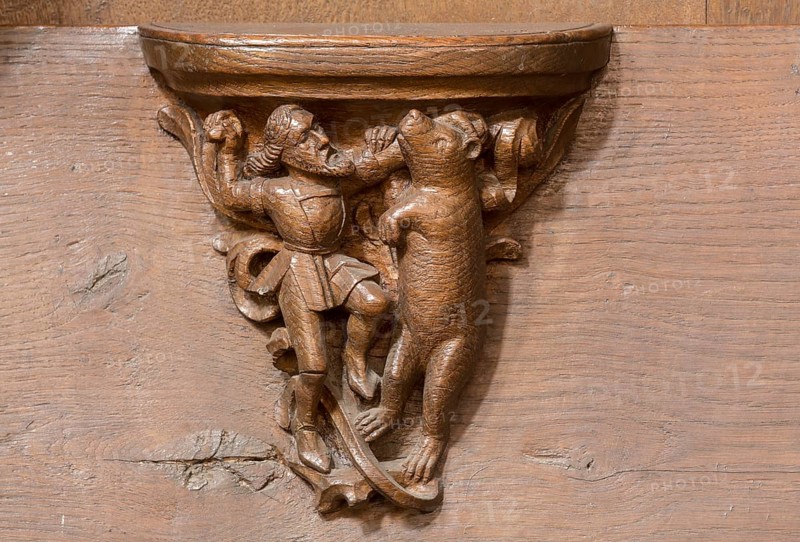 Constance, Minster, choir stalls, sculptors Heinrich Yselin and Simon Haider around 1470, Misericordia, man fighting with bears (?)