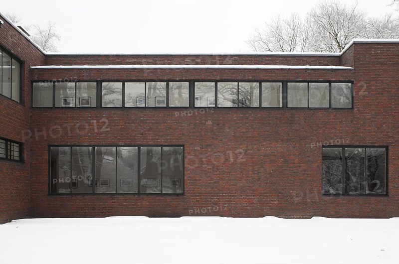 Built between 1928 and 1930 by Ludwig Mies van der Rohe as a residential building, street side