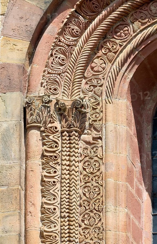 Speyer, Cathedral Church of St Mary and St Stephen, Speyer Cathedral, Imperial Cathedral, window in the south transept. Vines and Corinthian capitals