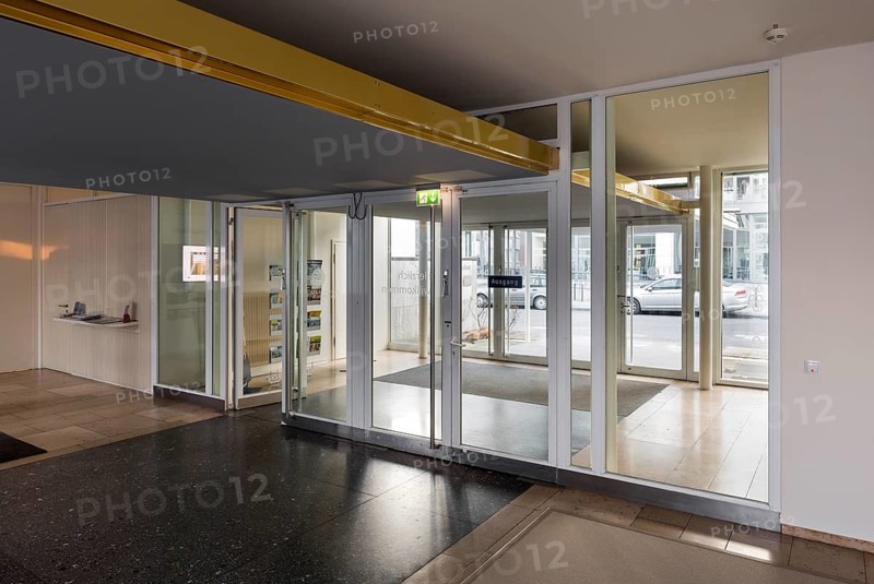 Bonn, government district (federal district, parliamentary district), former state representation of Bavaria to the federal government, today seat of the German Foundation for Monument Protection, built in 1955 by Sep Ruf, foyer with continuous canopy