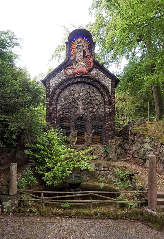 Garden of Redemption, chapel with the theme of redemption from evil, gable field with two trees of paradise, the tree of life with angel heads instead of apples and, as a counterpart, the tree of knowledge bearing skulls, above it the apocalyptic sun woman from chapter 12 of the Revelation of John, who is threatened by the 7-headed dragon (symbolising Satan), St., Sankt, Saint
