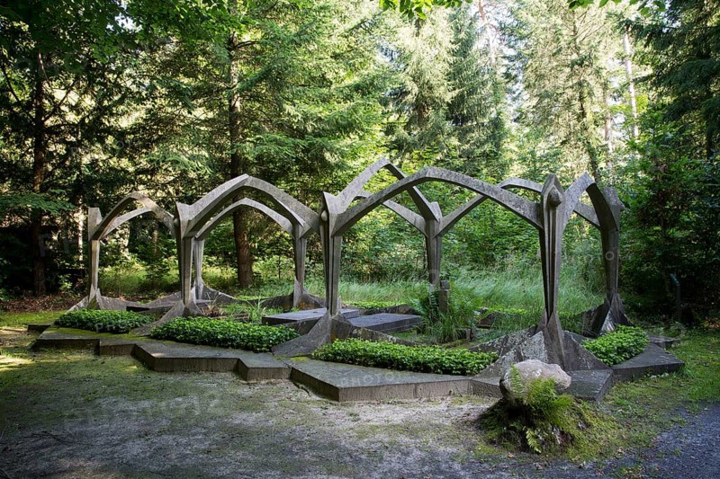 Julius Wissinger tomb, expressionist tomb created by Max Taut and Otto Freundlich in 1920