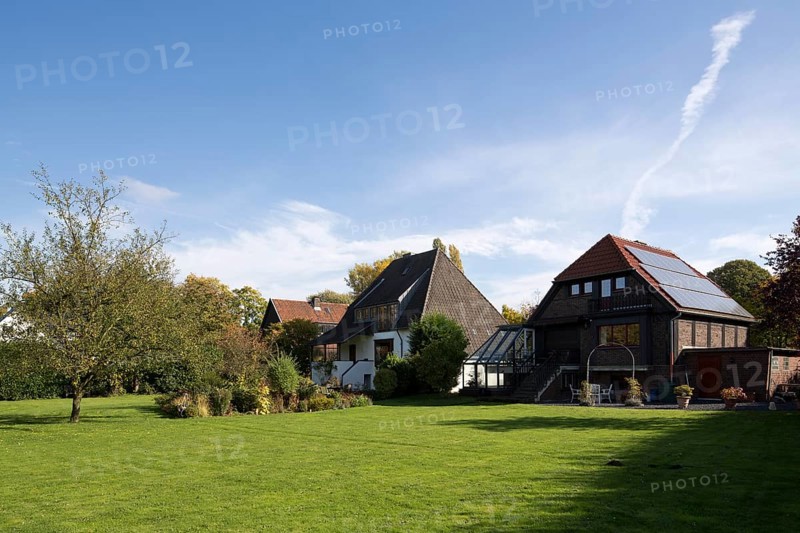 Built around 1933 by Friedrich Kühnen, a pupil of Karl Buschhüter, north-west side, Schürmann house on the right and Dürr house on the left, with another Kühnen house in between, which was altered after the war