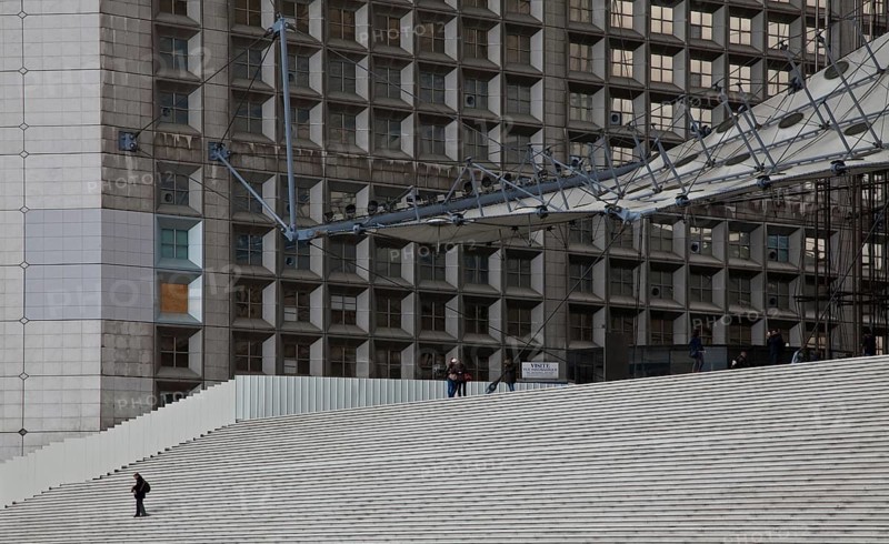 Office and conference building LA GRANDE ARCHE, 1984-89 by Johan Otto von Spreckelsen, cube-shaped triumphal arch with an edge length of 110 metres, open staircase
