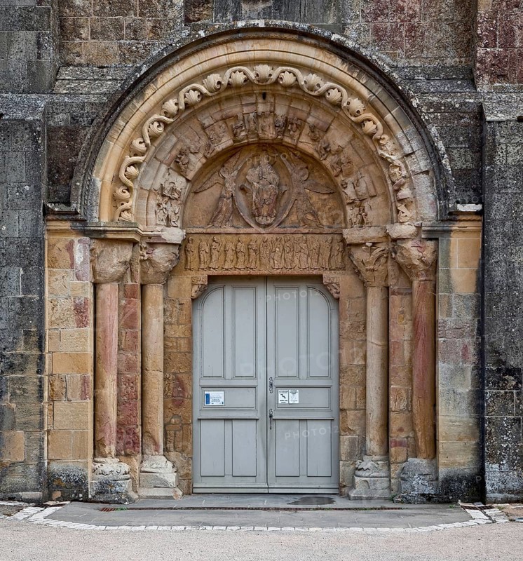 Frankr Anzy-le-Duc Burgundy priory church built 11-12 c. West portal, St., Sankt, Saint