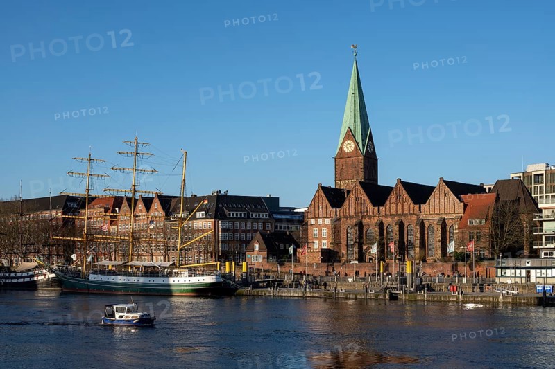 Bremen, view over the Weser to the Church of Our Dear Lady